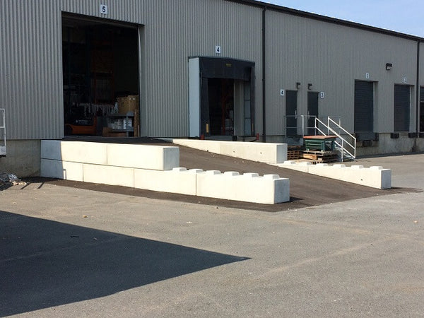 Des blocs de béton, il y en a partout!