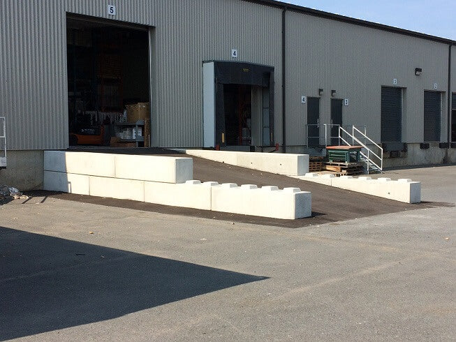 Des blocs de béton, il y en a partout!